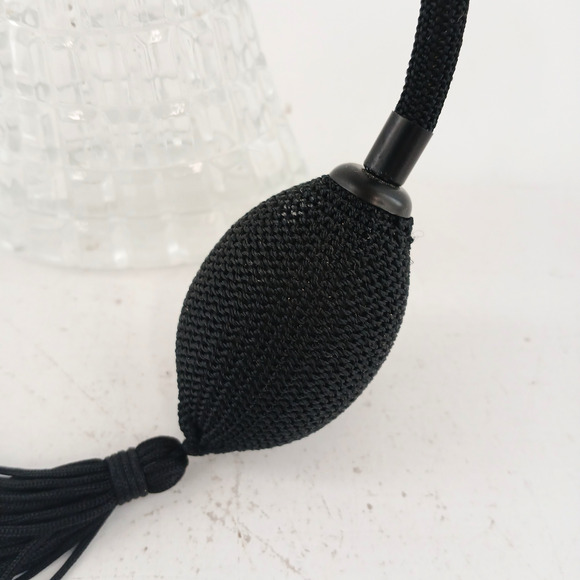 Vintage Style Clear Glass Perfume Atomizer Bottle with Black Bulb & Tassel 5" - Picture 4 of 9